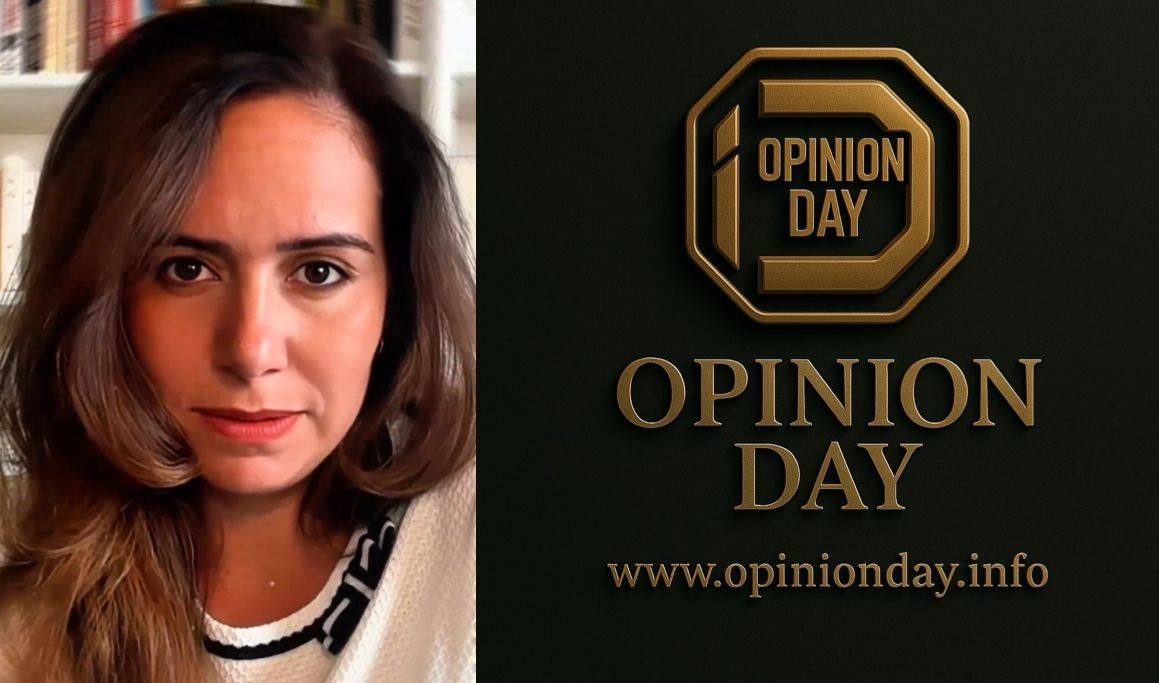Portrait de Sarah Knafo, eurodéputée Reconquête, aux côtés du logo Opinion Day® — article sur la censure bancaire.